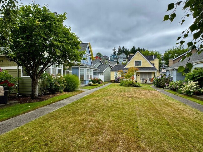 Building Photo - Desirable Poulsbo Place cottage...now avai...