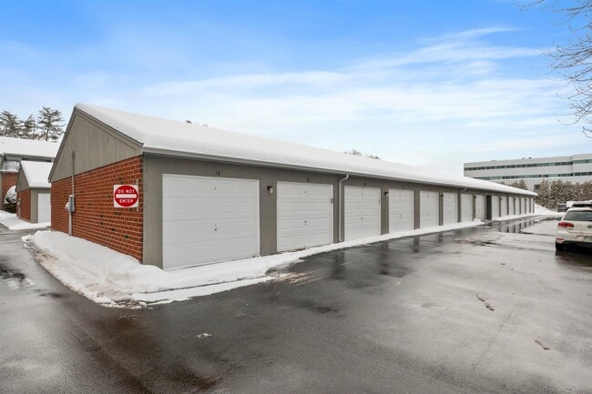 Building Photo - 5 Blackstone Dr