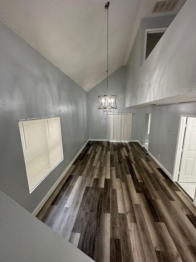 Building Photo - Fully renovated 3/2 Single-Family Home Available for Immediate rent!