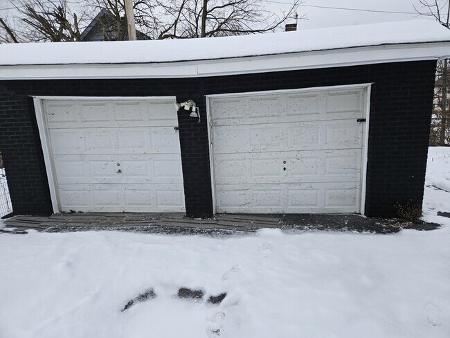 Building Photo - 3378 E 134th St