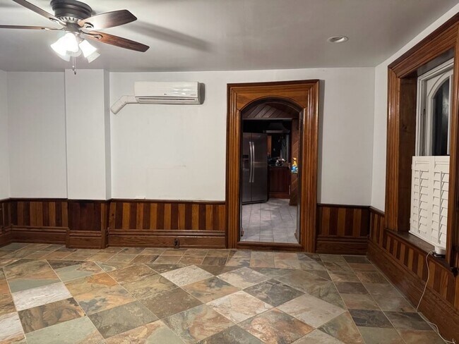 Building Photo - Rare find in great school district