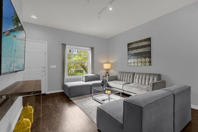 Building Photo - 5350 Diplomat Ct