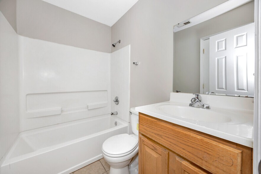 Building Photo - 800 Linwood Dr NW