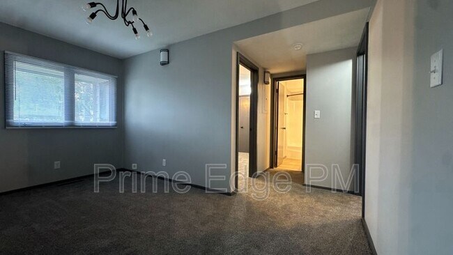 Building Photo - 1701 Ridgehaven Ct