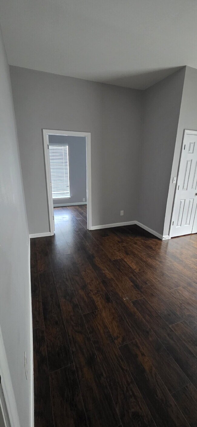 Building Photo - 3 bedroom and 2 bathrooms has newly renovated modern home in Southtown unit ready to move in! Mov...