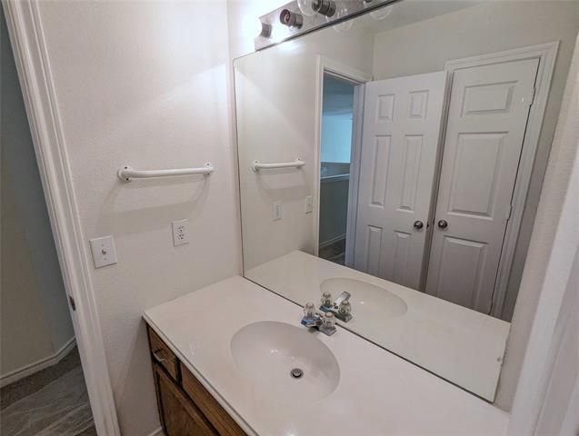 Building Photo - 7686 Creekmere Dr