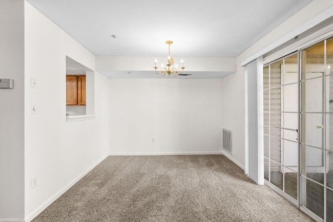 Building Photo - 2 Bed 1.5 Bath - Germantown Condo - Attach...