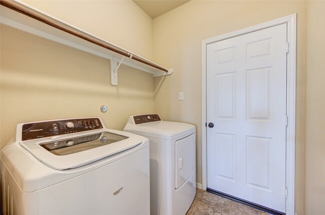 Building Photo - 23022 Silver Linden Ct