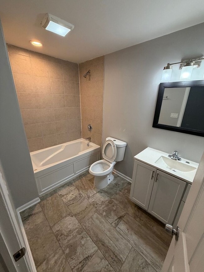 Building Photo - 7808 S Greenwood Ave