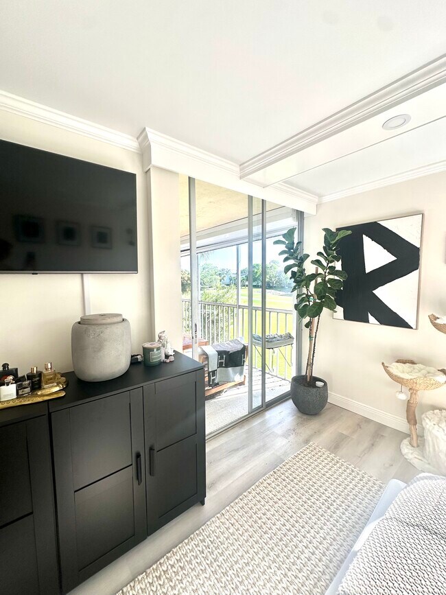 Building Photo - 1083 Forest Lakes Dr