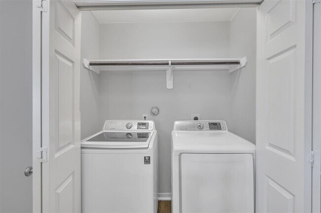 Building Photo - 12942 Iris Garden Ln