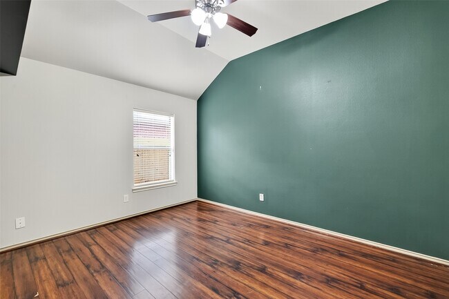 Building Photo - 2826 Lakecrest Forest Dr