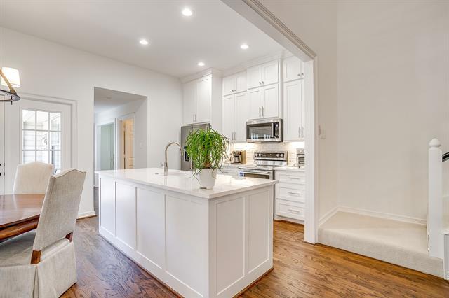 Building Photo - 1301 Belle Pl