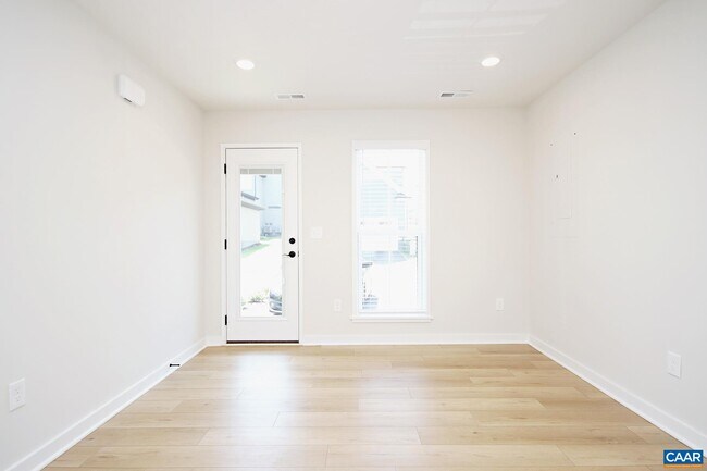 Building Photo - 6015 Bicknell St