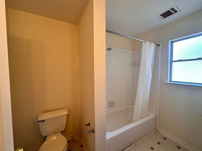 Building Photo - 2203 Nashua Dr