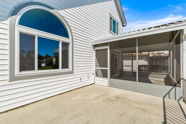 Building Photo - Charming Waterfront Home in Southside