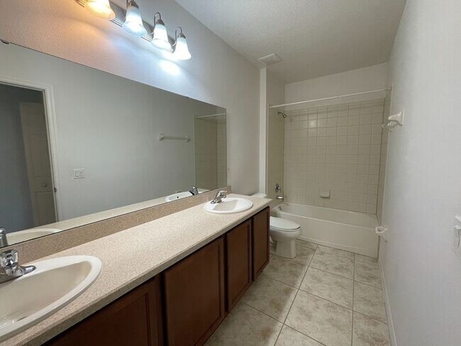 Building Photo - Bella Pointe-3641 Sail Harbor Dr Kissimmee...