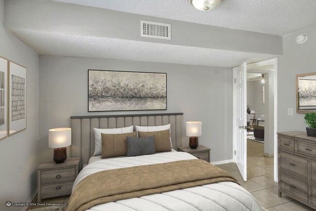 Building Photo - ***Cute 2 Bedroom Apartment in Eagle Lake***