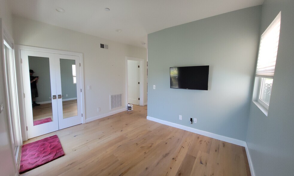 Building Photo - 410 Miramar Dr