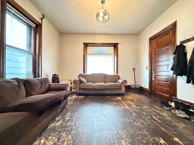 Building Photo - Large 3 Bedroom Open July 1st!