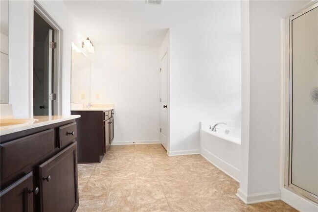 Building Photo - 2528 Morgan Chase Dr