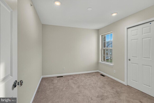 Building Photo - 302 Milton Stamp Dr