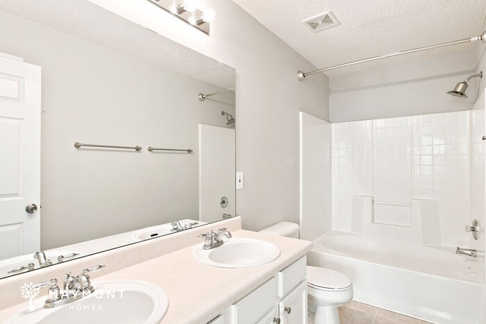 Building Photo - 7245 Alicias Way