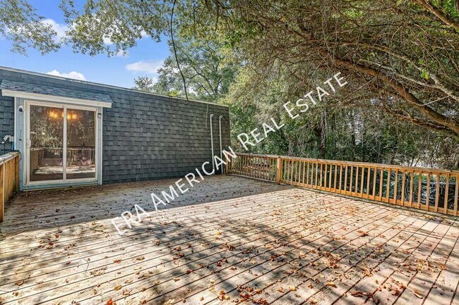 Building Photo - 2037 Lewis Turner Blvd