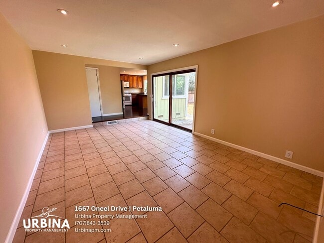 Building Photo - Spacious East Petaluma Home with Main-Floor Bedroom Suite