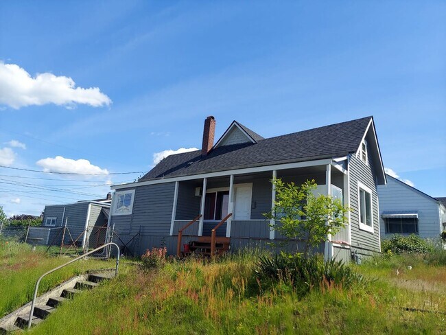 Building Photo - Charming Tacoma Home on a Peaceful Corner Lot!