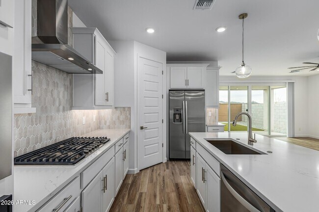 Building Photo - 6949 W Buckhorn Trail