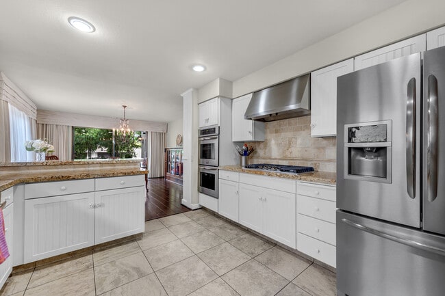 Building Photo - 4953 Lakeridge Terrace W