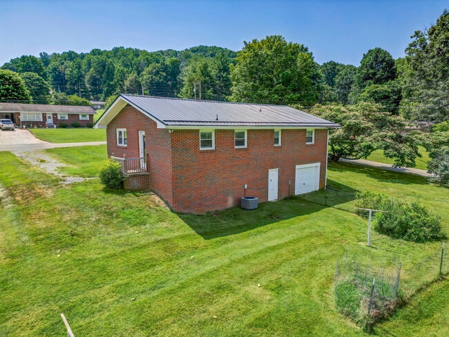 Building Photo - 101 Rose Ln