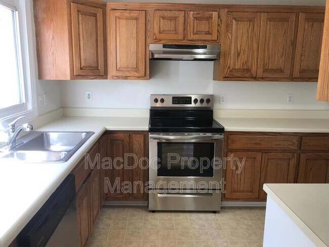 Building Photo - 217 Hillcrest Dr