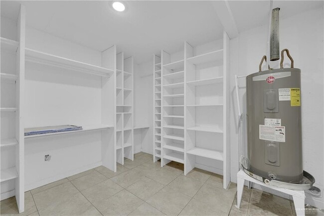 Building Photo - 7538 Camelot Dr