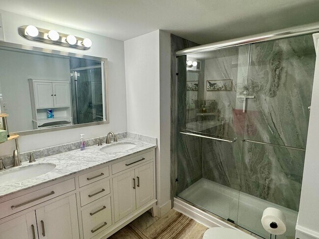 Building Photo - 1629 Riverview Rd