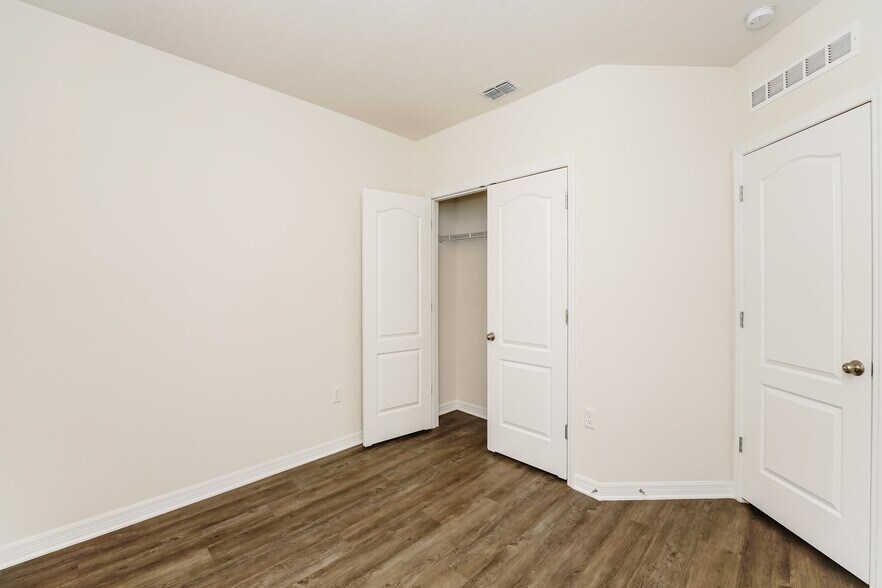 Building Photo - 43 N Center St