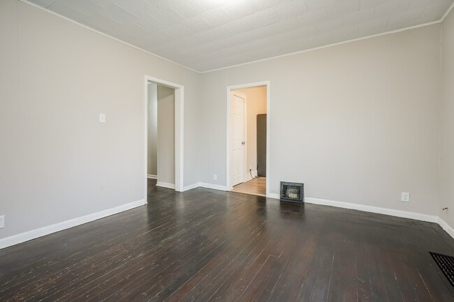 Building Photo - 226 E Fairview Ave