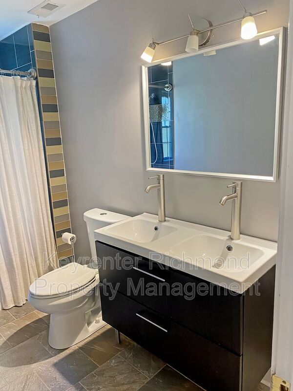 Building Photo - 2901 Maplewood Rd