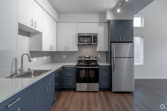 1BR, 1BA - 650SF - Kitchen - Paramount 1 Apartments