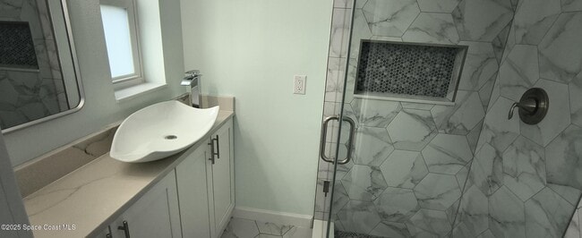 Building Photo - 216 NE 3rd St