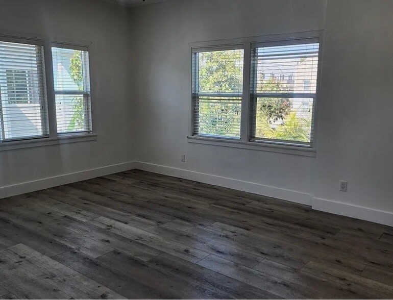 Building Photo - 119 S Westmoreland Ave