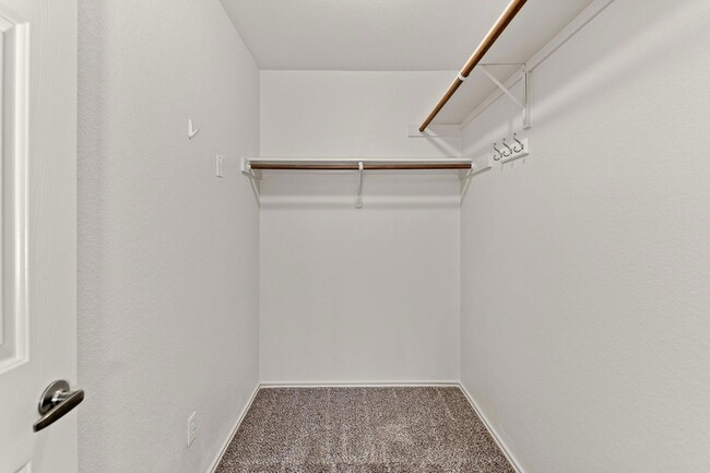 Building Photo - 2410 Great Oaks Dr