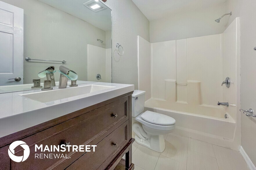 Building Photo - 2712 Lucaya Ave