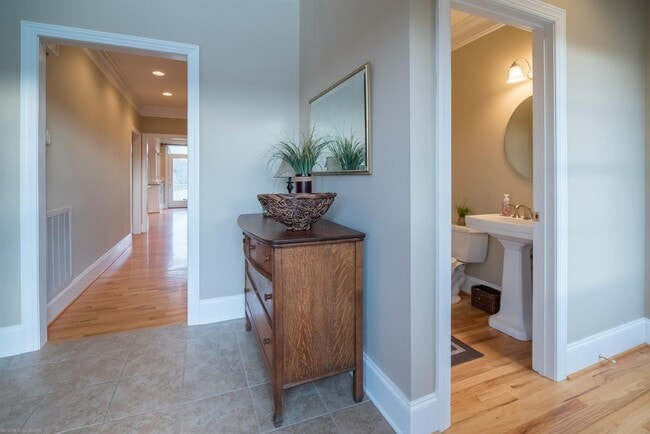 Building Photo - Charming Wyatt Farms Home with Stunning Vi...