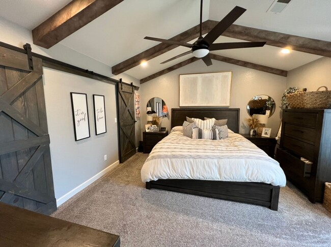 Building Photo - 3 bedroom in desirable Regency Park!
