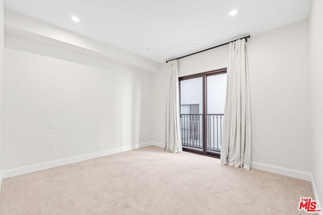 Building Photo - 10647 Ashton Ave