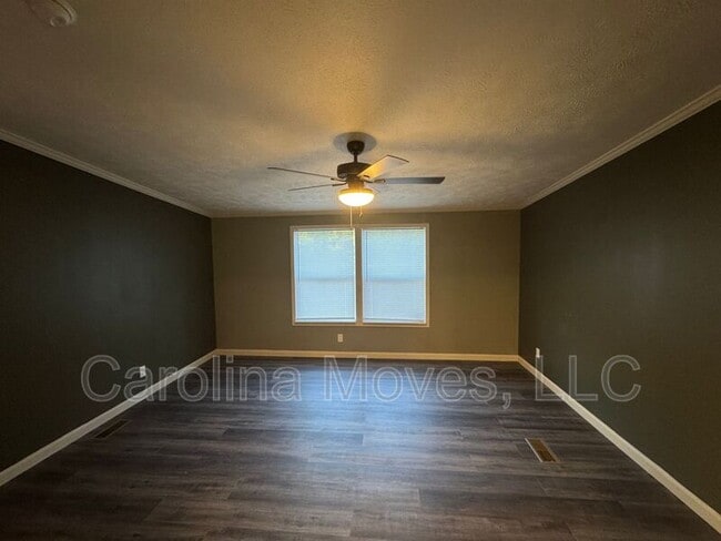 Building Photo - 321 Horseshoe Falls Rd
