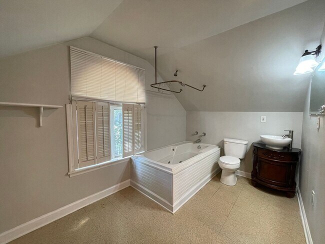 Building Photo - 1012 Washington Ave