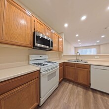 Building Photo - Resort-Style Living Year-Round Updated 1-Bed, 1-Bath Condo!